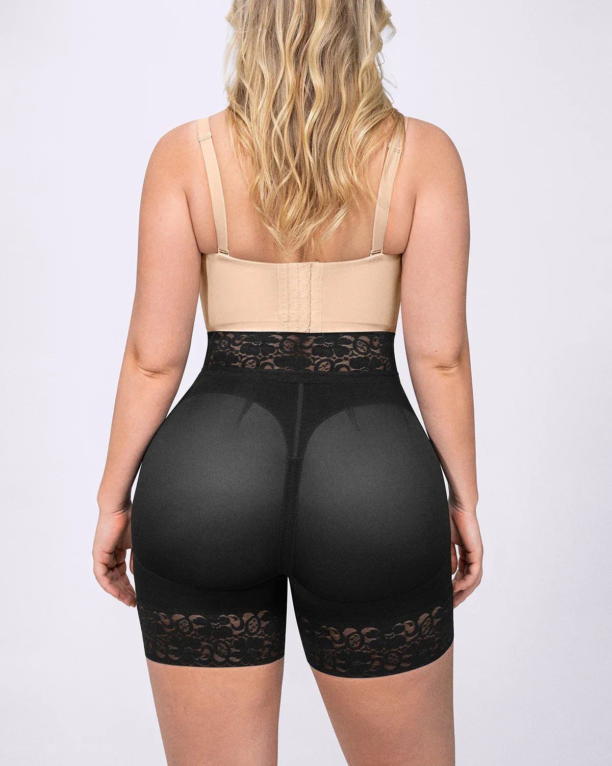 LiftLuxe AeroSlim Po-Lifting-Shorts mit Stahlstäbchen, mittelhoher Bund — TitanFlex™