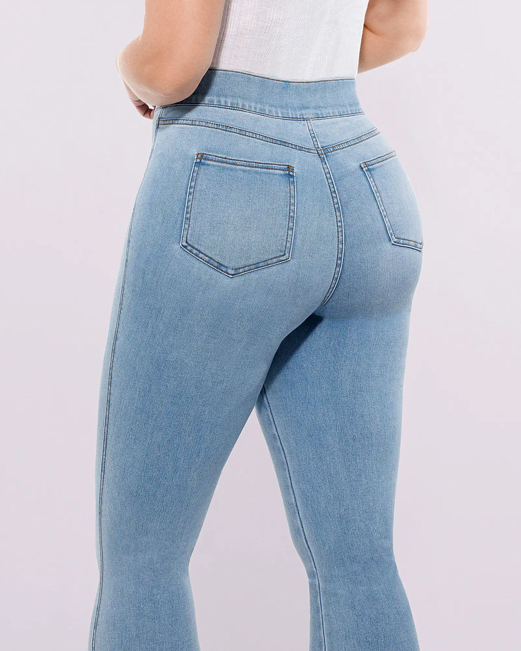 PureForm AeroSlim High-Waist-Flare-Jeans mit Hüft-Polstern — AiroFlex™