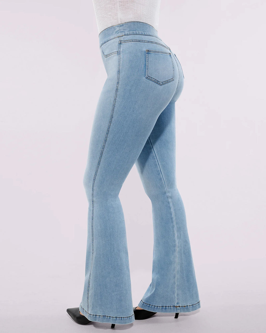 PureForm AeroSlim High-Waist-Flare-Jeans mit Hüft-Polstern — AiroFlex™