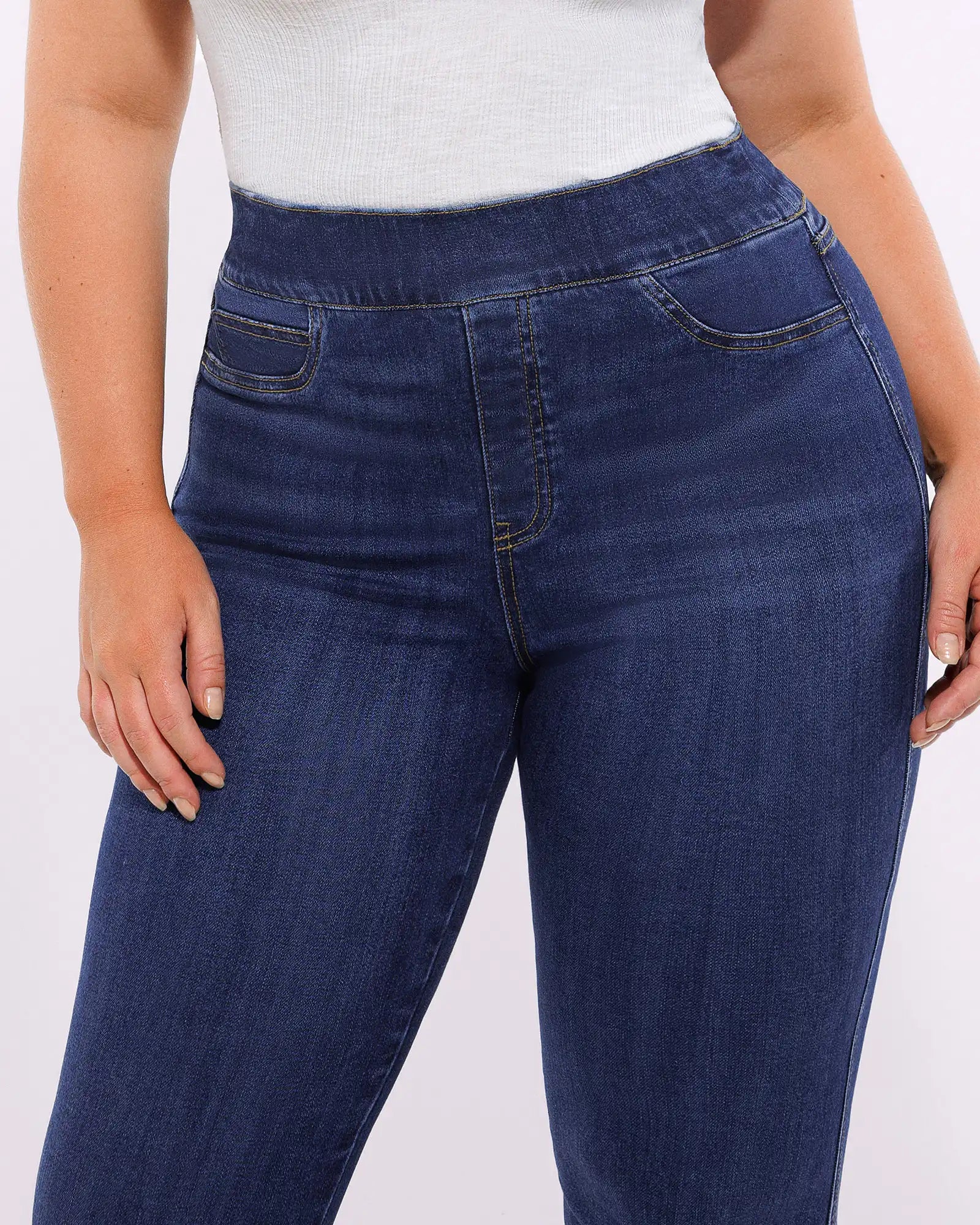 PureForm AeroSlim High-Waist-Flare-Jeans mit Hüft-Polstern — AiroFlex™