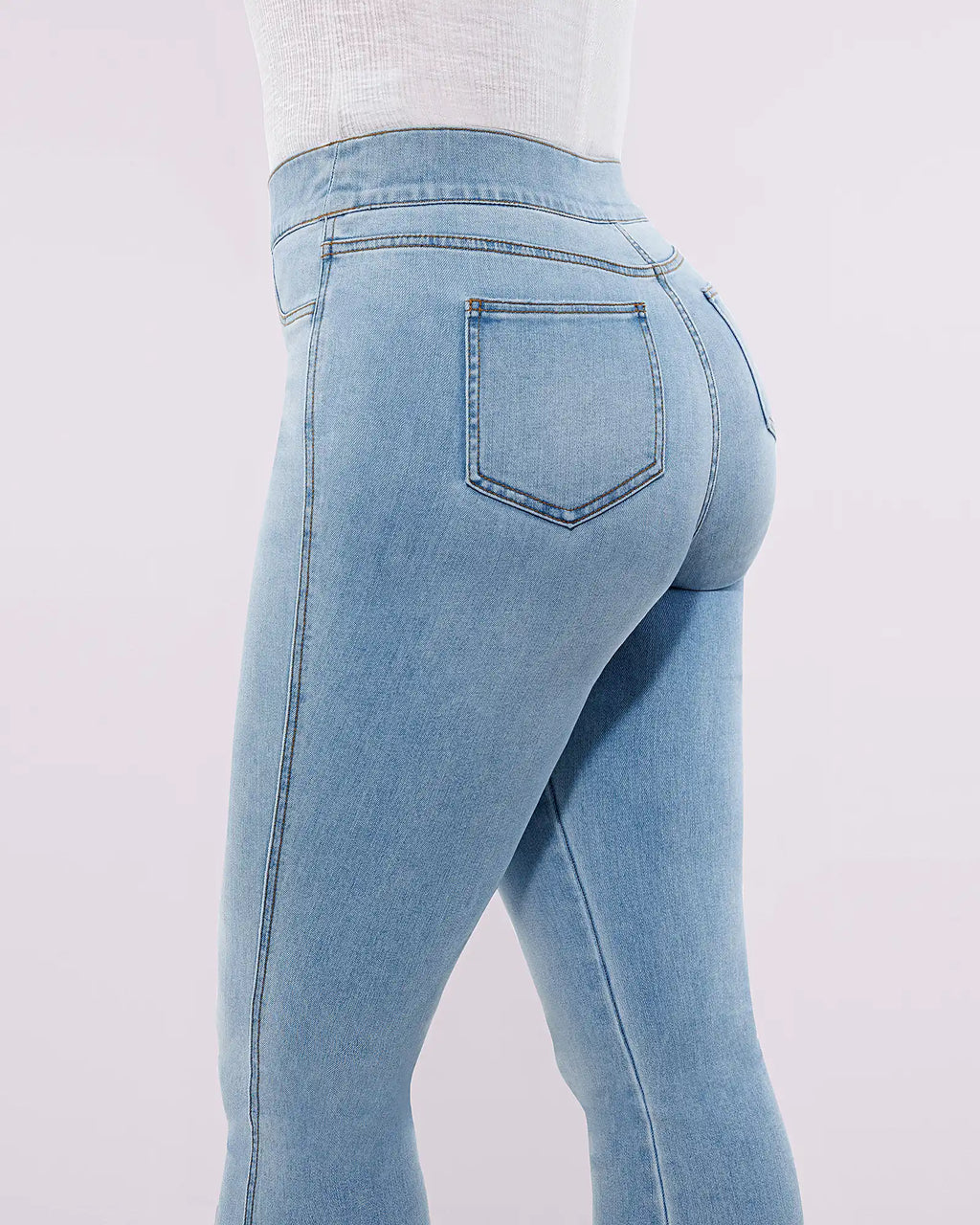 PureForm AeroSlim High-Waist-Flare-Jeans mit Hüft-Polstern — AiroFlex™