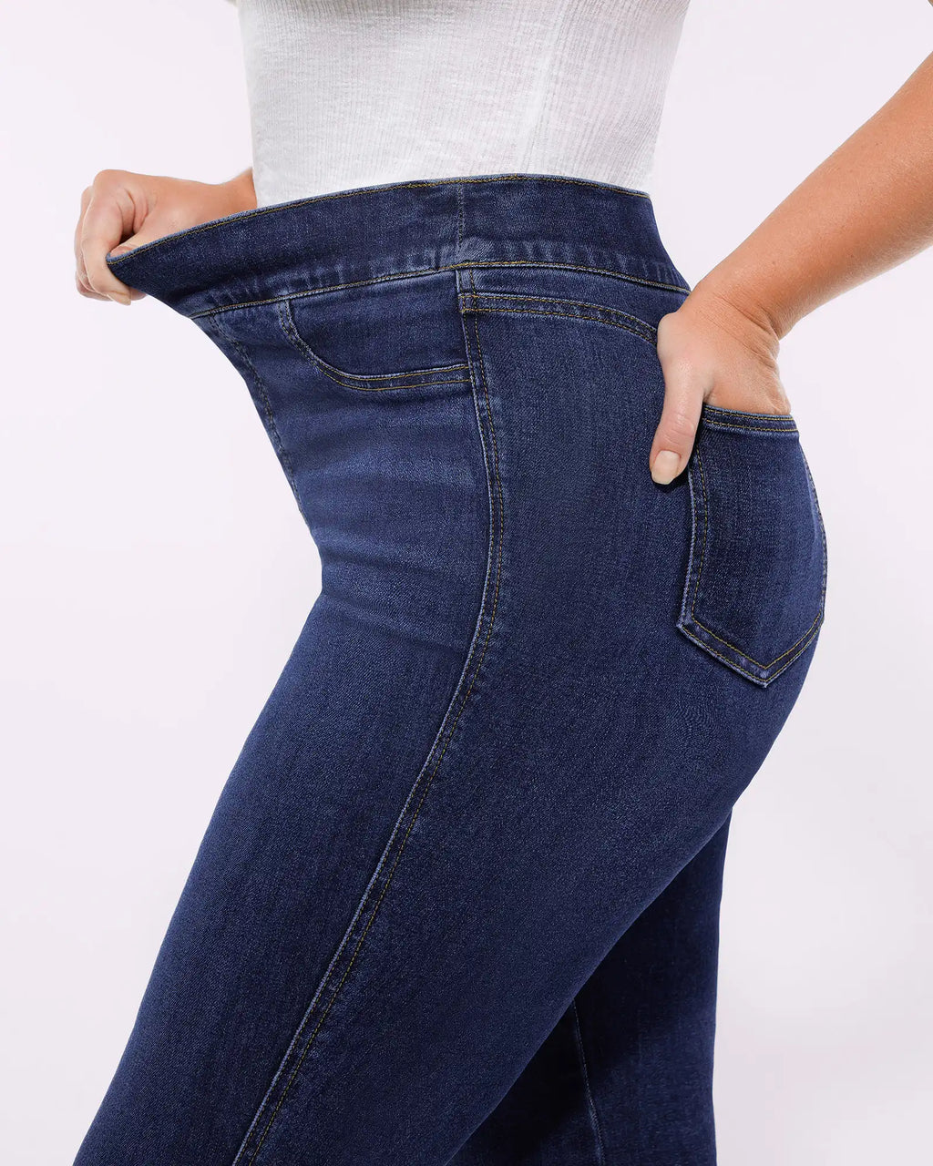 PureForm AeroSlim High-Waist-Flare-Jeans mit Hüft-Polstern — AiroFlex™