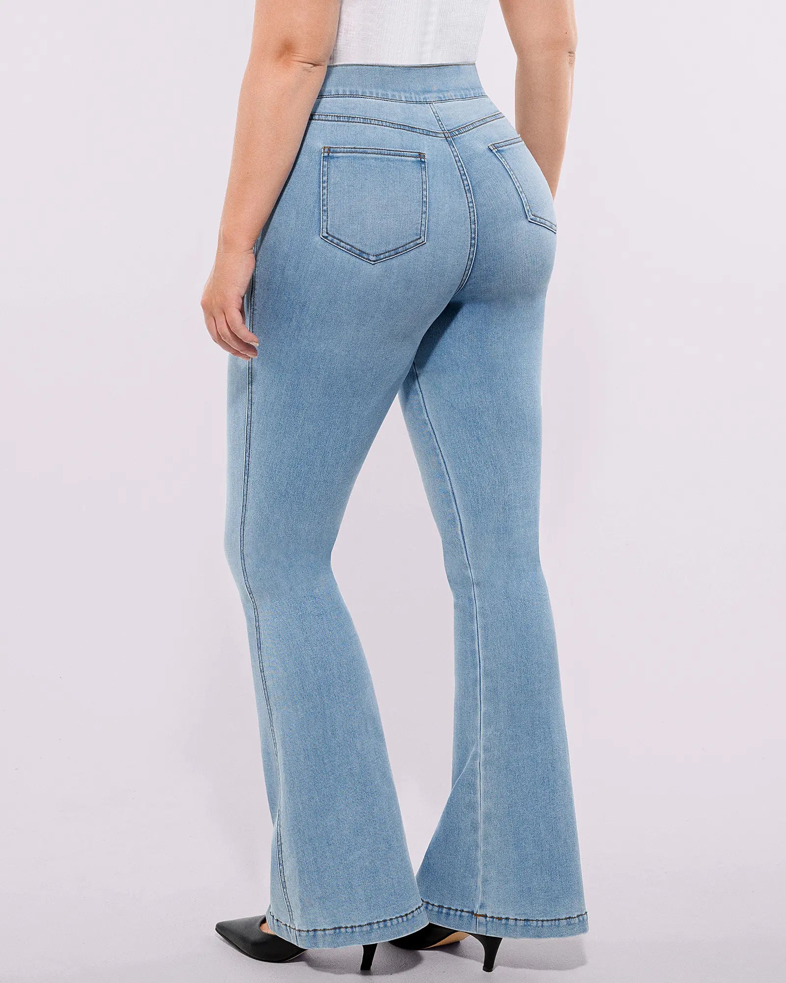 PureForm AeroSlim High-Waist-Flare-Jeans mit Hüft-Polstern — AiroFlex™