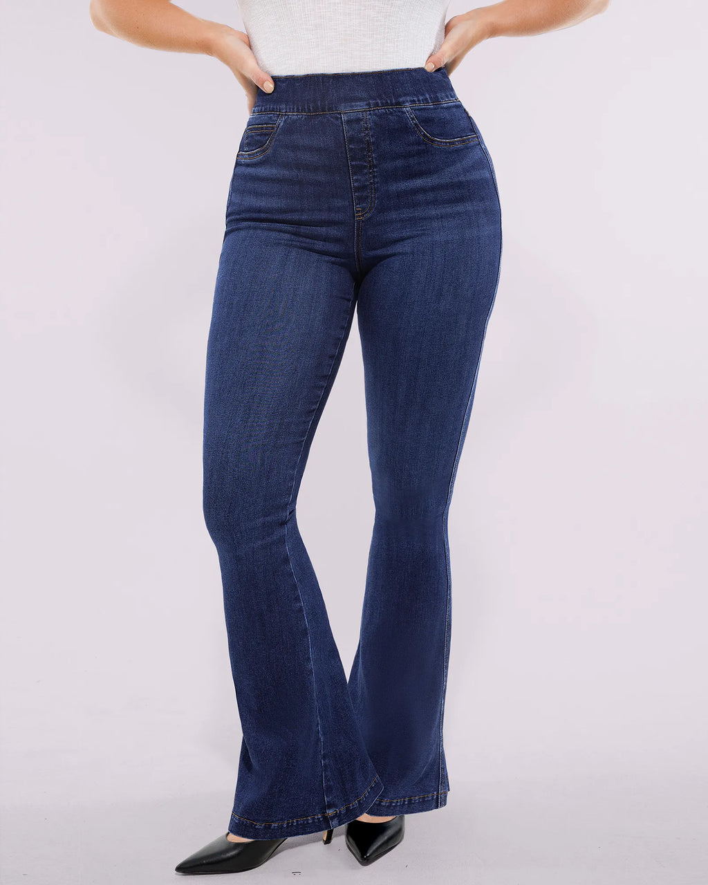 PureForm AeroSlim High-Waist-Flare-Jeans mit Hüft-Polstern — AiroFlex™