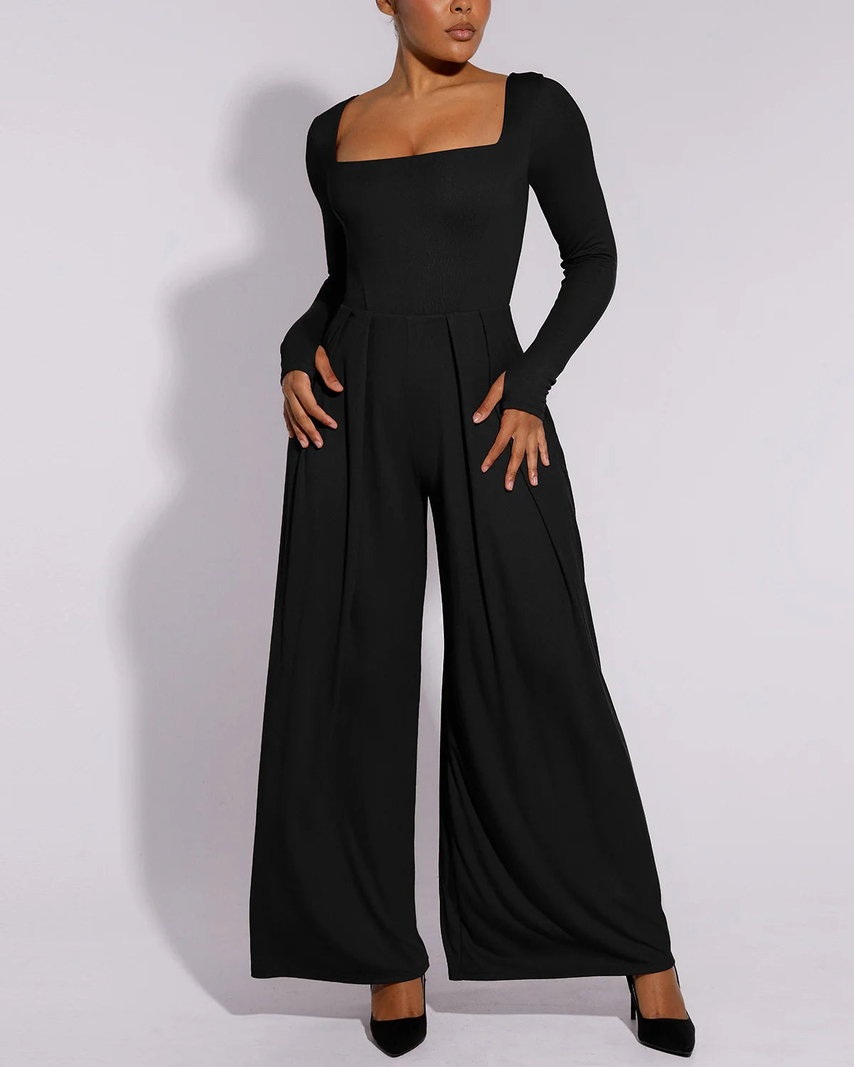 PureForm AeroSlim Jumpsuit mit Karree-Ausschnitt und integriertem Shaping — CoreFlex™
