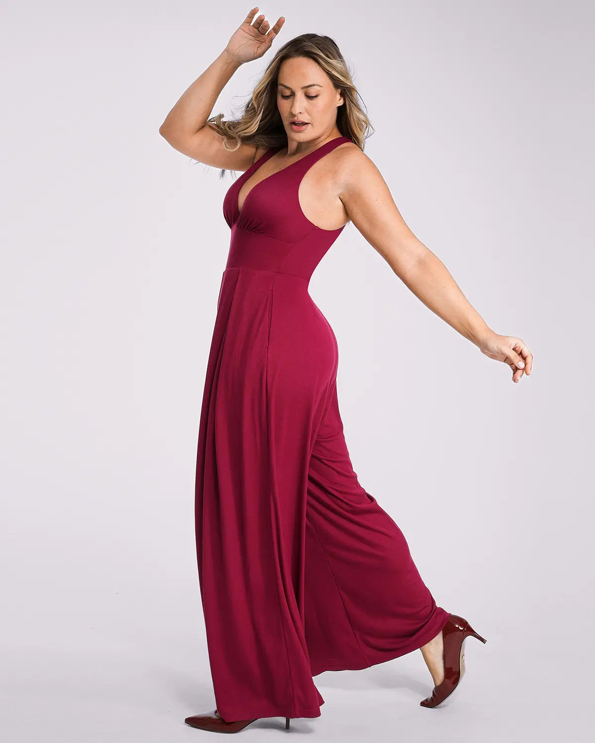 PureForm AeroSlim Jumpsuit mit tiefem Ausschnitt und integriertem Shaping — CoreFlex™