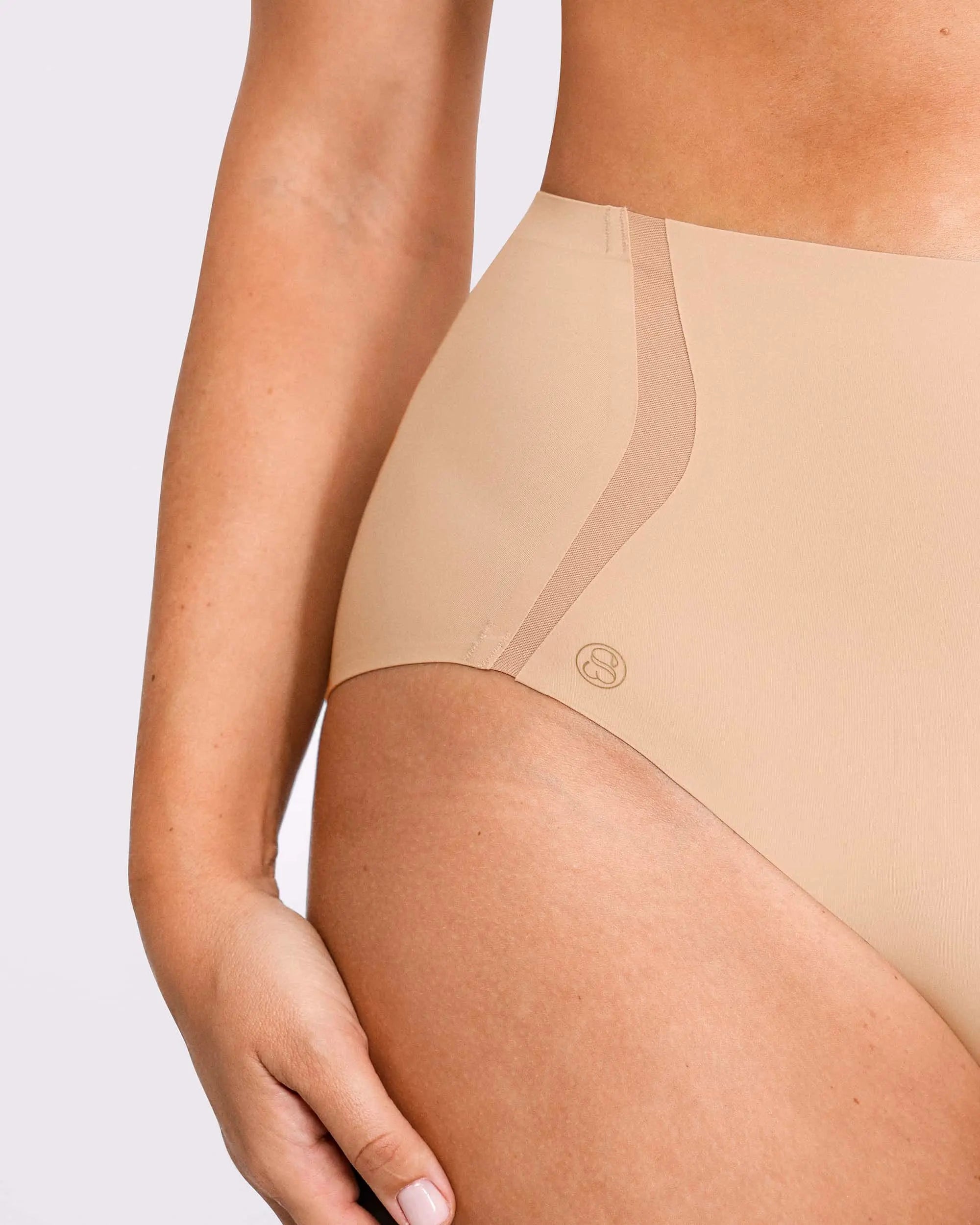 CurveCraft Contour Comfy Glättender Slip — AiroFlex™