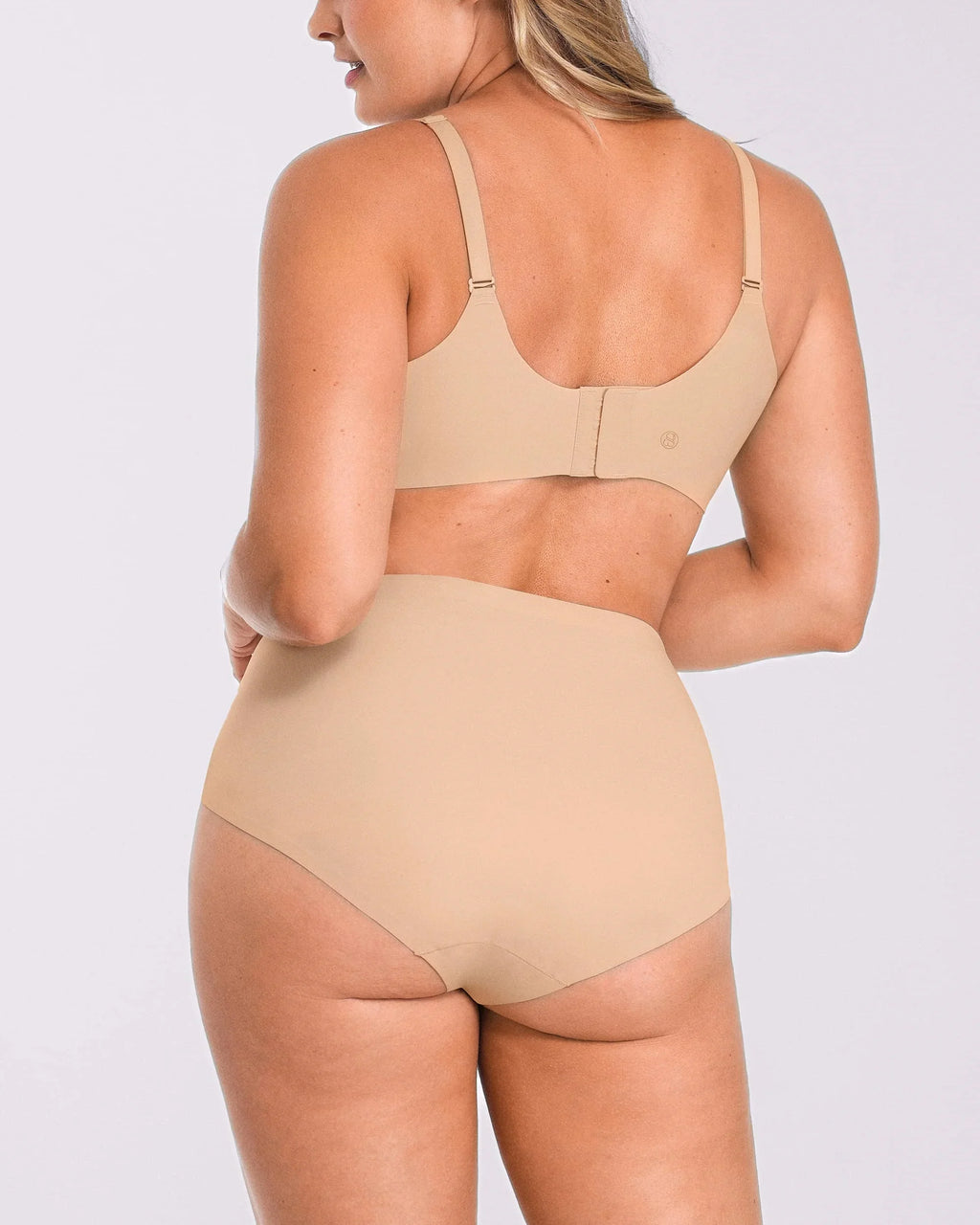 CurveCraft Contour Comfy Glättender Slip — AiroFlex™