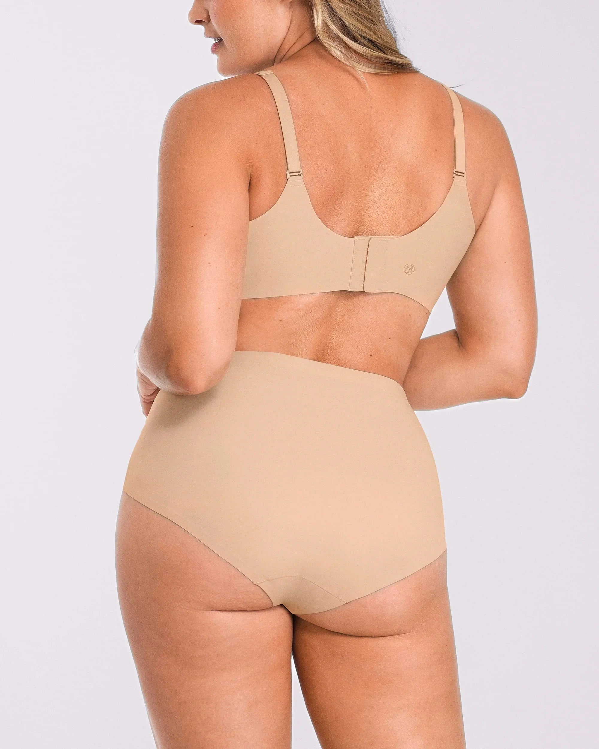 CurveCraft Contour Comfy Wygładzające figi — AiroFlex™