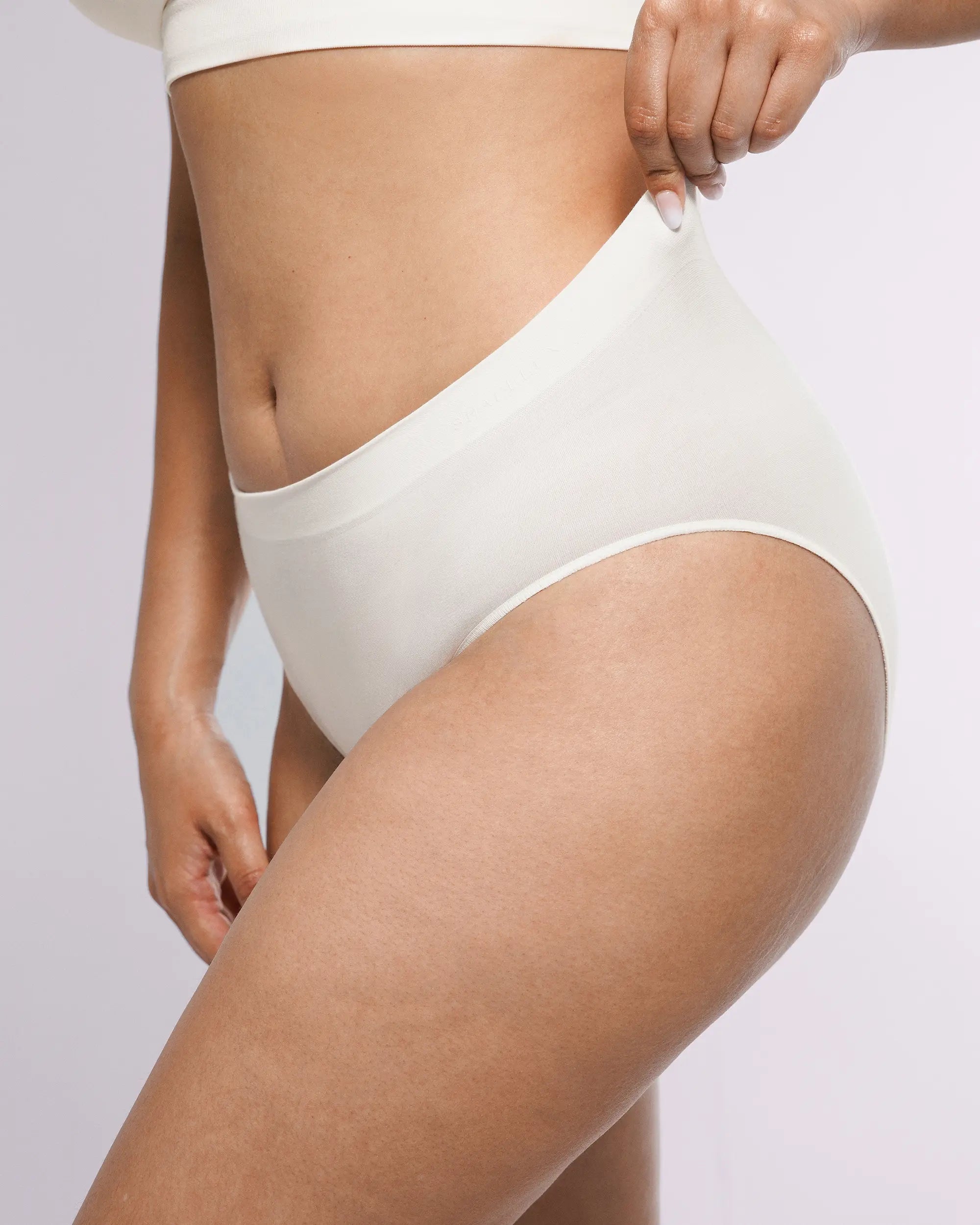 AquaEmbrace Pearl Renew Wygładzające figi — AiroFlex™